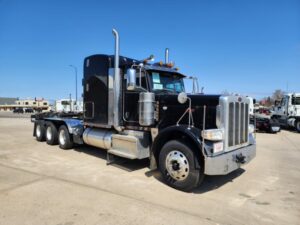 2017 Peterbilt 389 + Lowboy Trailer