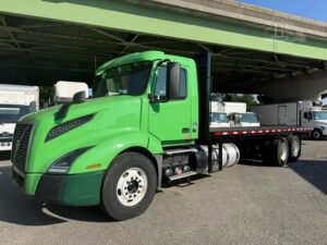 2019 Volvo VNR 300 + Flatbed Trailer